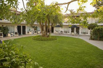 West Inn, A Coast Santa Barbara