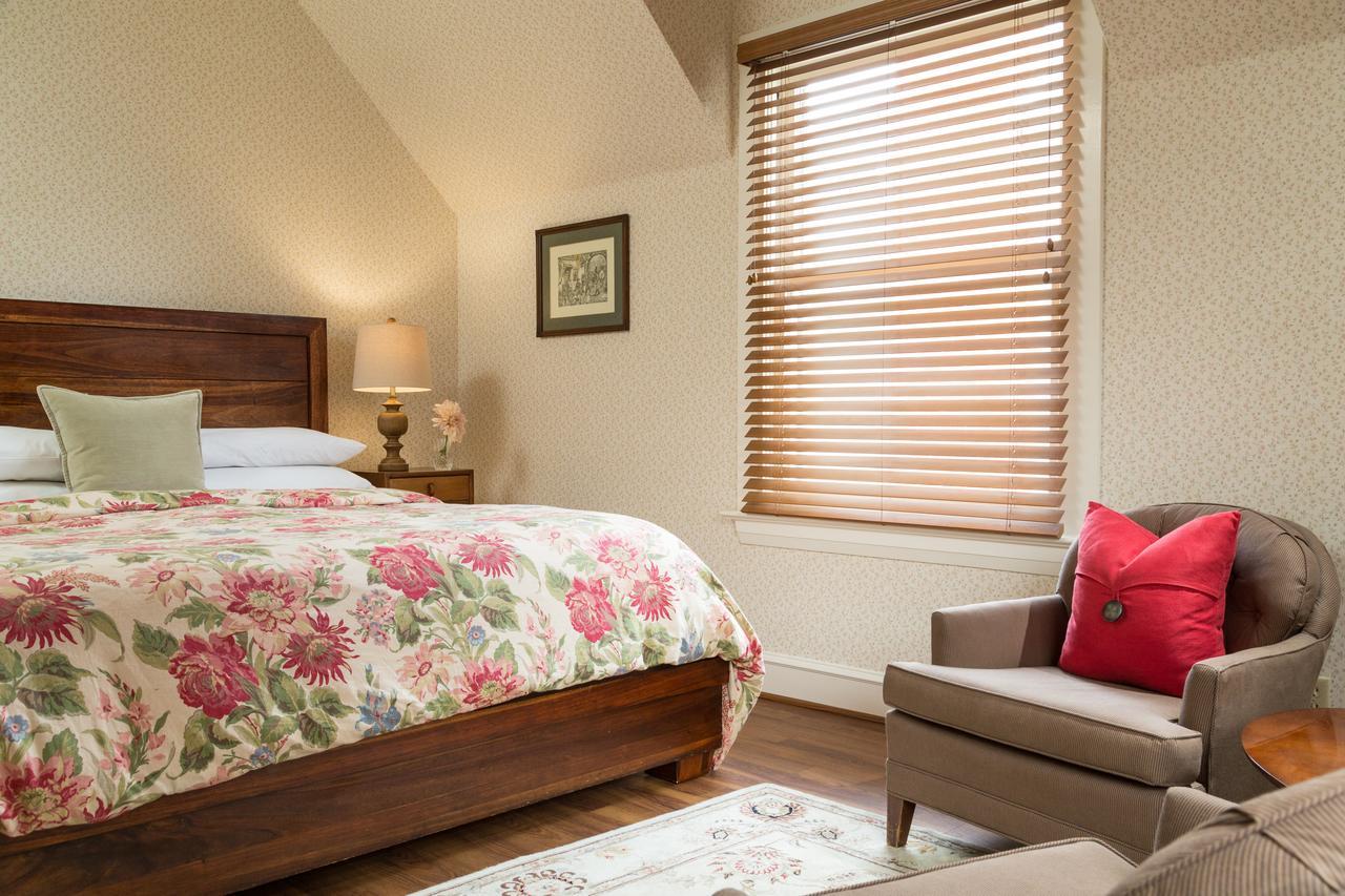 Cheshire Cat & Bed & Breakfast