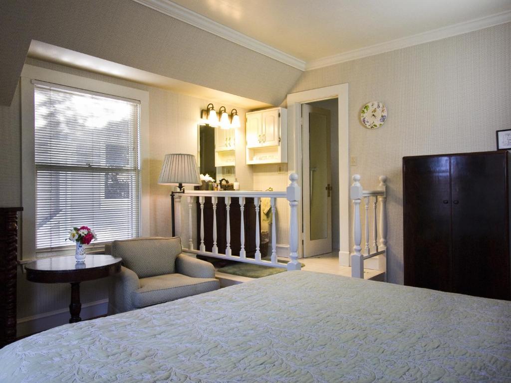 Cheshire Cat & Bed & Breakfast 4*