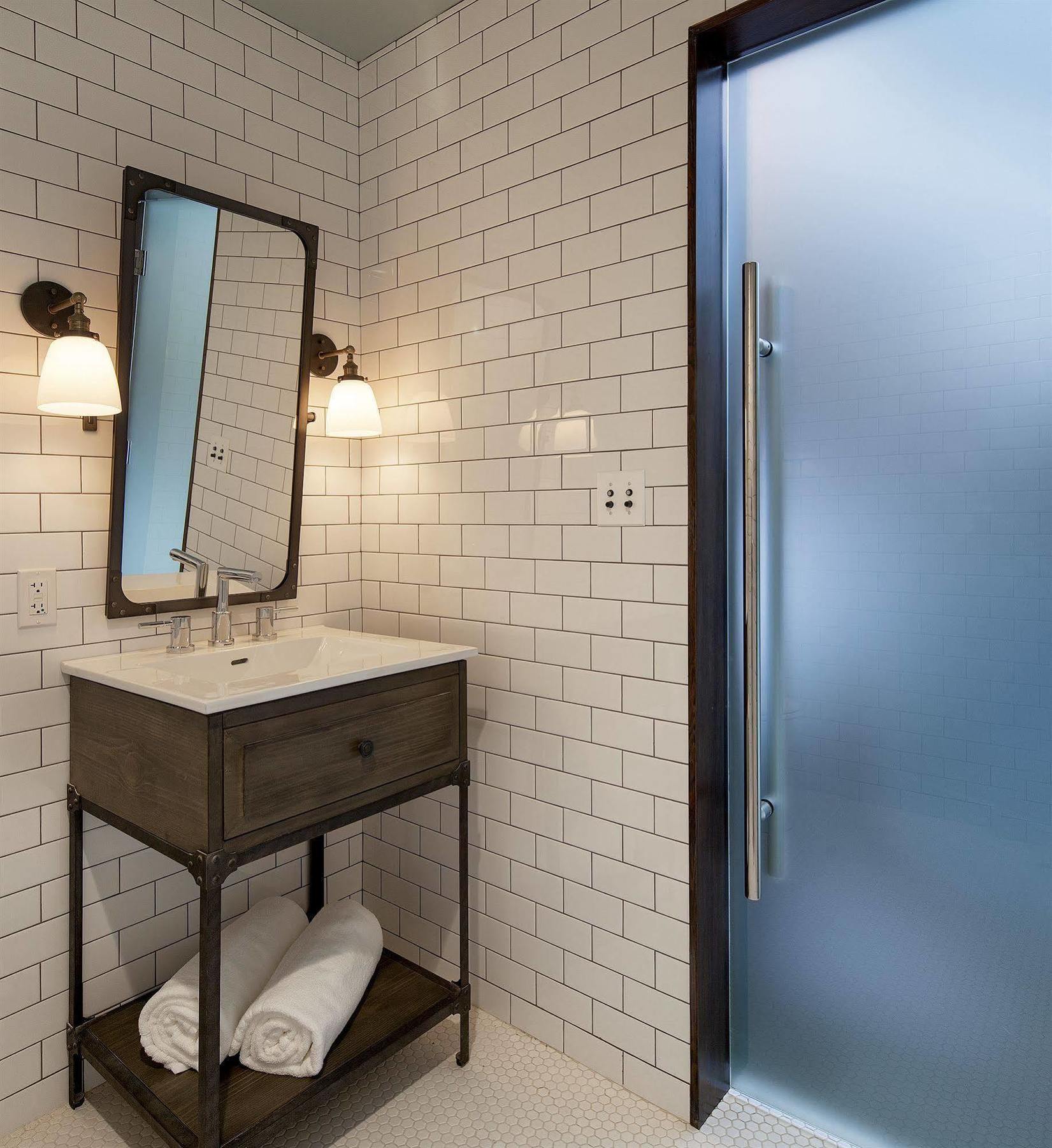 Moxy Hotel Santa Barbara