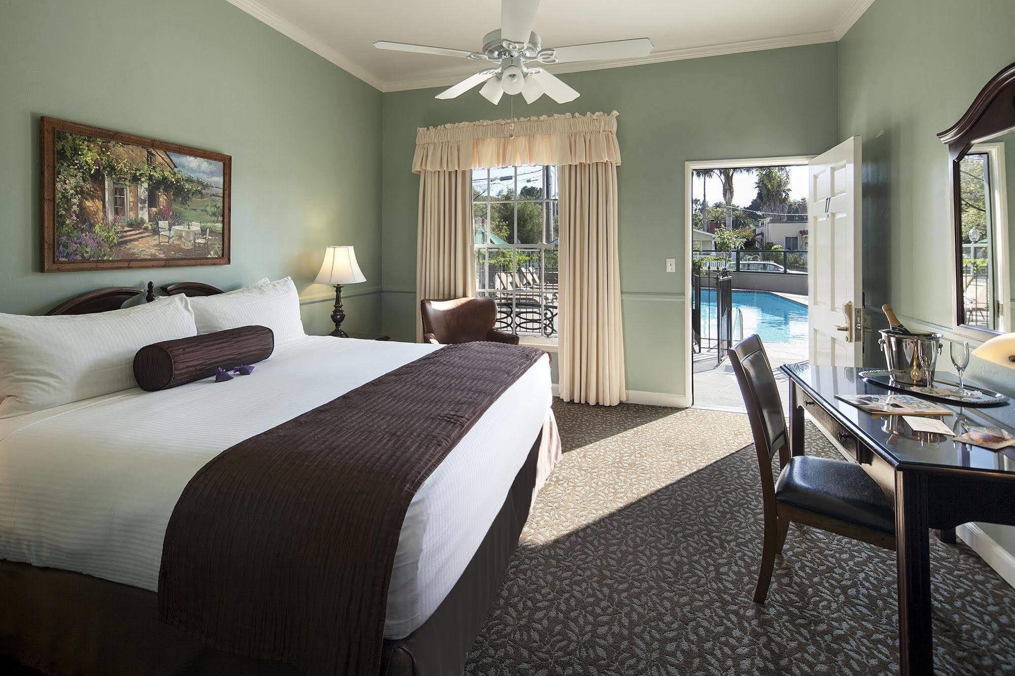 Inn Lavender By The Sea