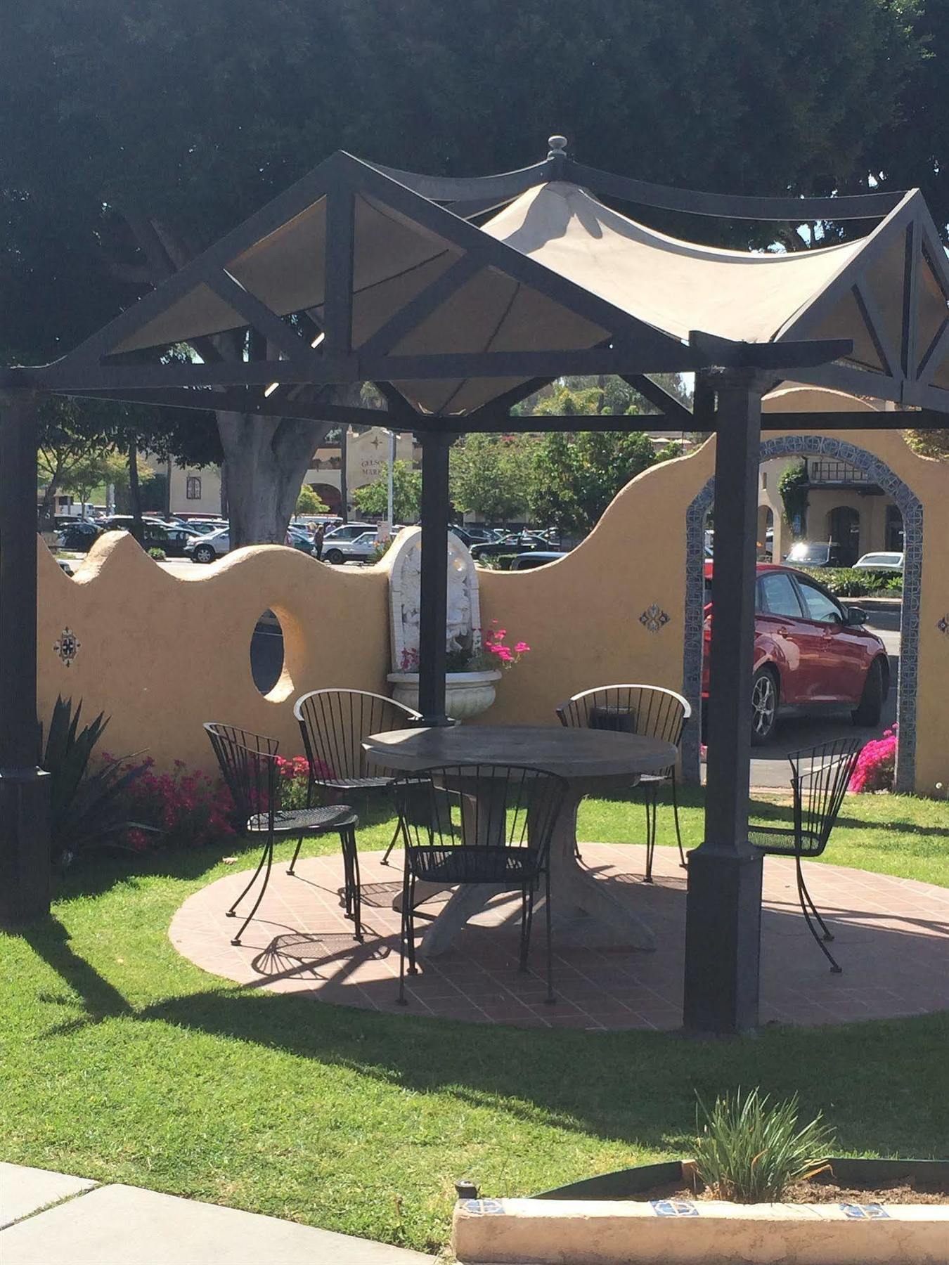 Motel Oasis And Santa Barbara