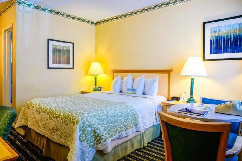 La Playa Hotel