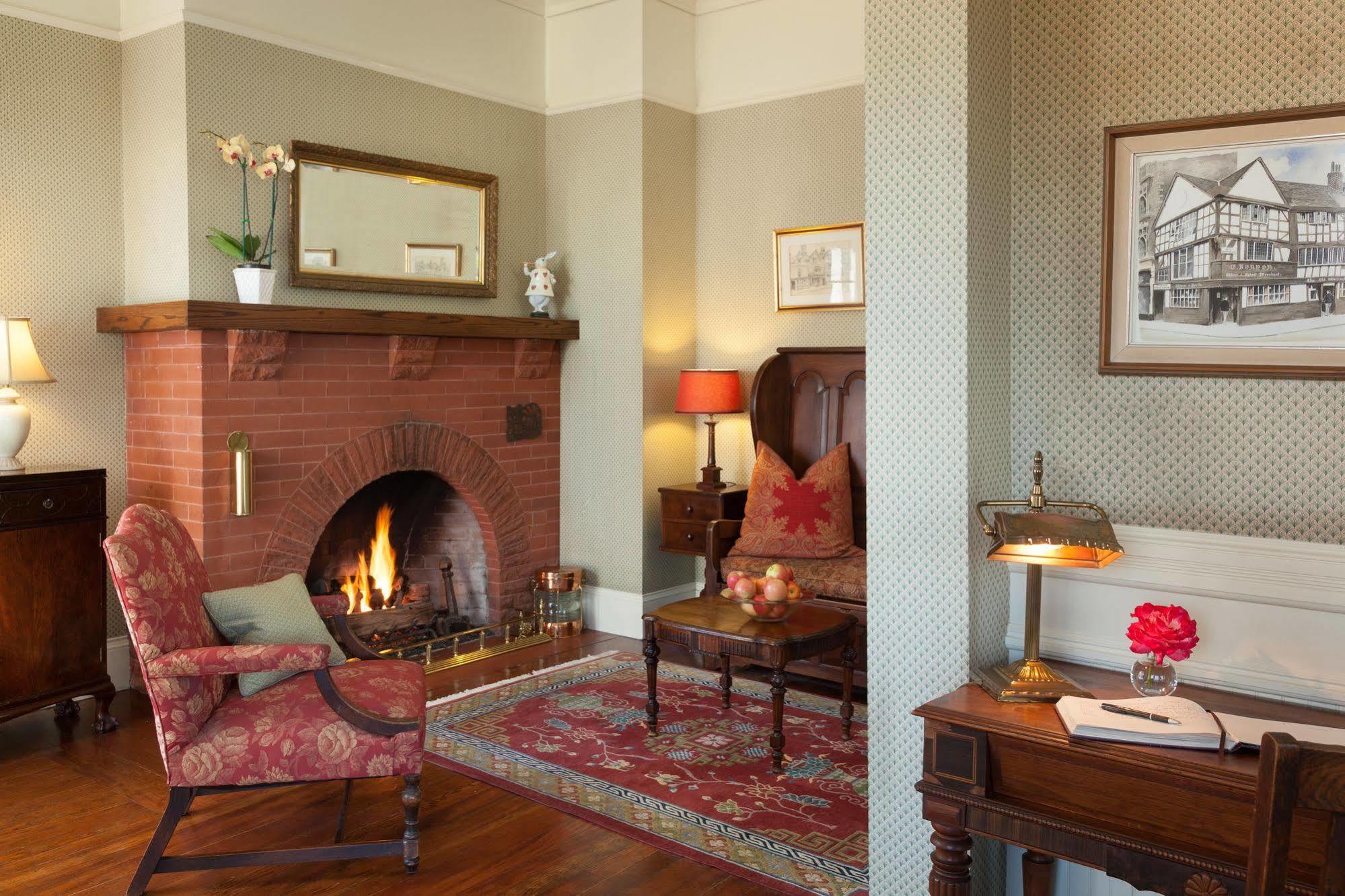 Bed & Breakfast Cheshire Cat & Santa Barbara