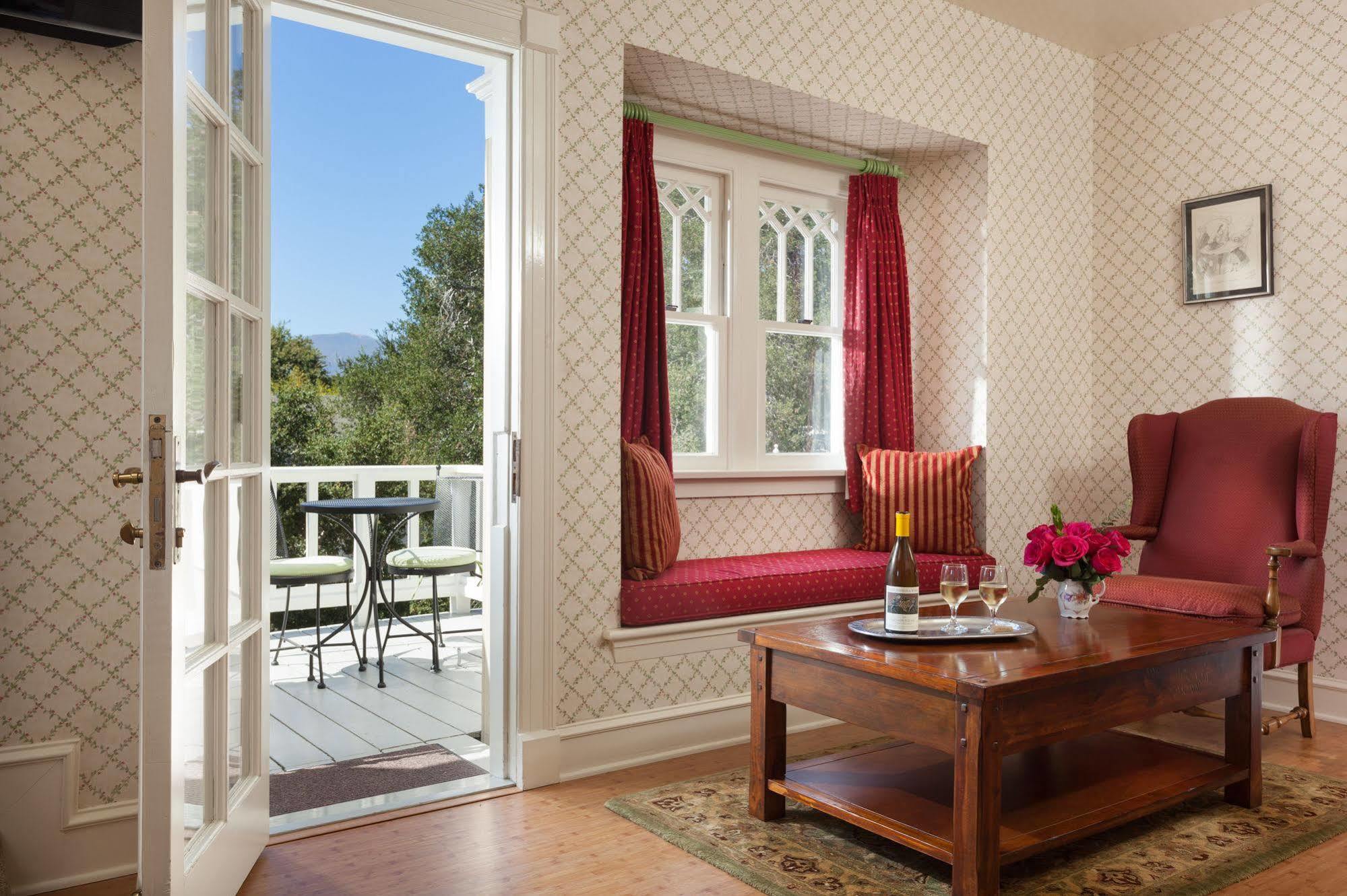 Cheshire Cat & Bed & Breakfast 4*