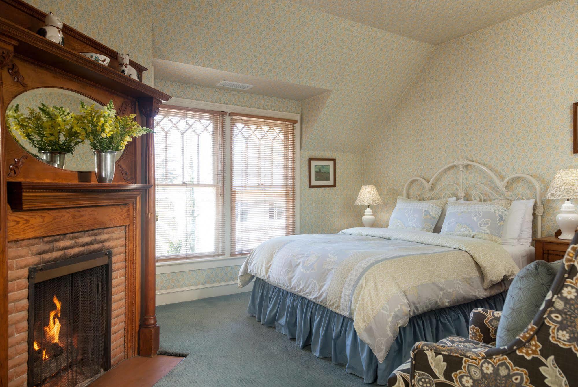 Bed & Breakfast Cheshire Cat & Santa Barbara