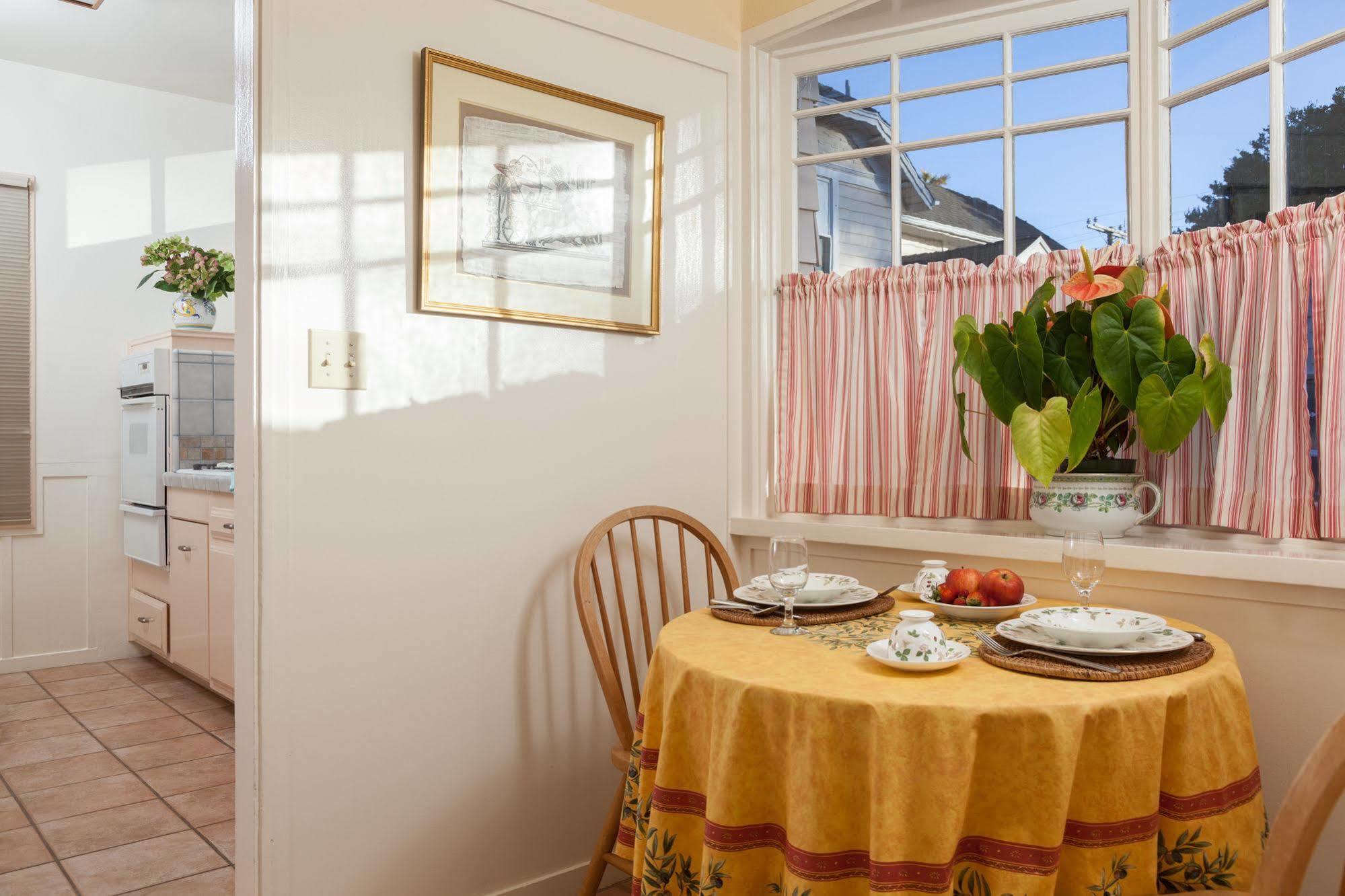 Cheshire Cat & Bed & Breakfast