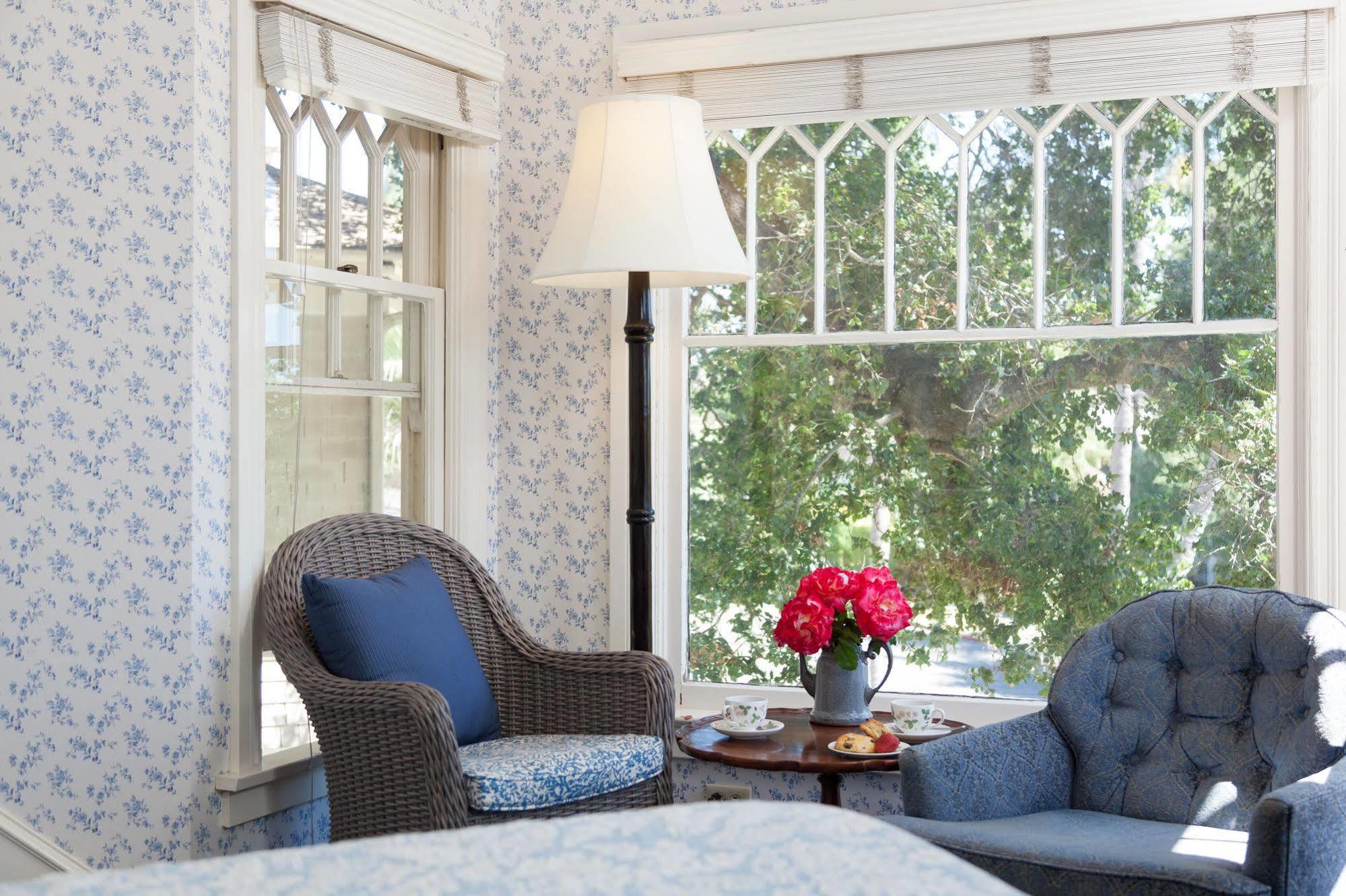 Cheshire Cat & Bed & Breakfast 4*