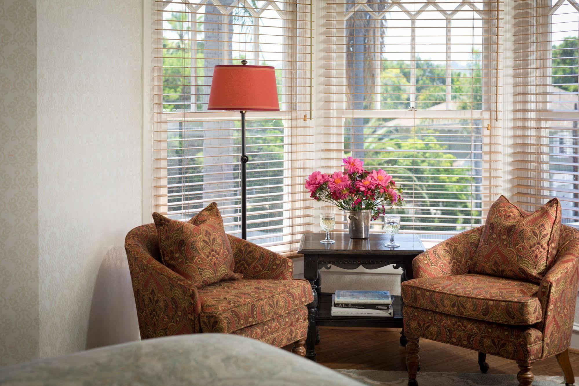 Cheshire Cat & Bed & Breakfast 4*
