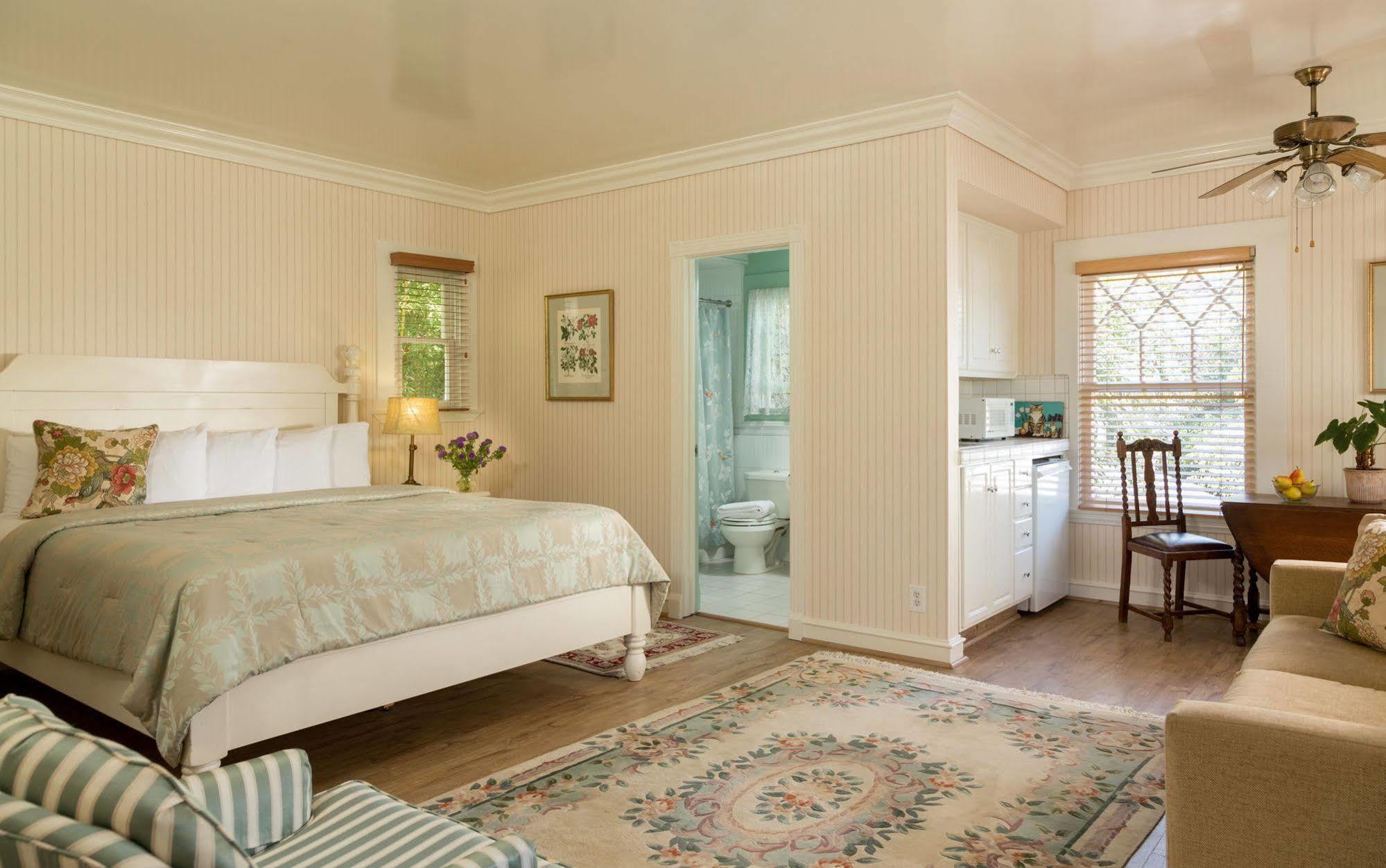 Cheshire Cat & Bed & Breakfast Santa Barbara